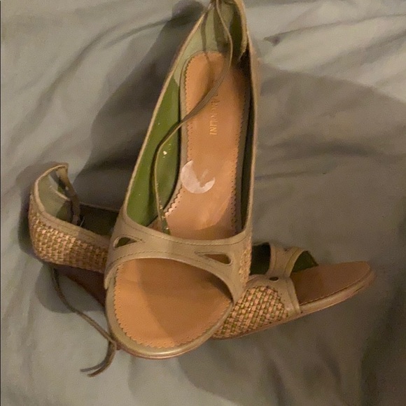 Peep toe basket weave, leather and fabric 3” heels - Picture 4 of 6